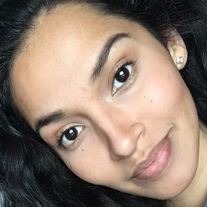 Meet your Posher, Alejandra